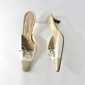 Vintage Chanel CC Logo Bow Cream Tan Pointed Toe Cap Toe Mules Pumps 39.5